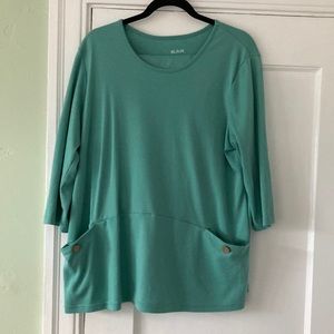 Ladies top w/ matching pants. Beautiful green color and very comfy